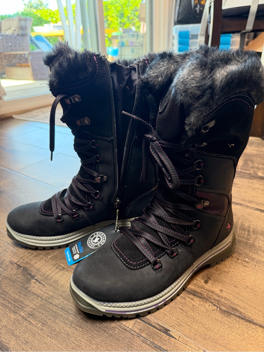 Santana Canada Black Lace-Up Faux-Fur Winter Boots